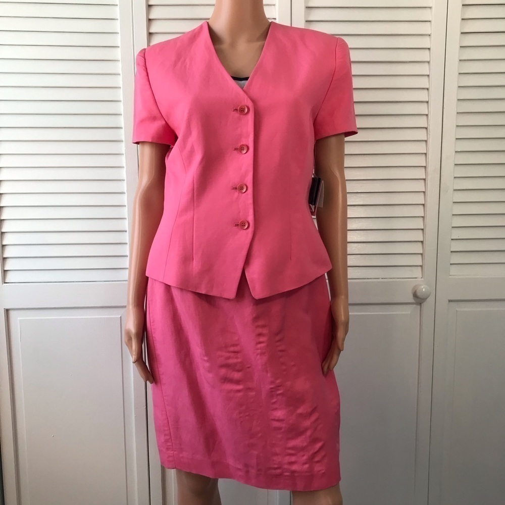 VALERIE STEVENS Pink Skirt Suit Size 8